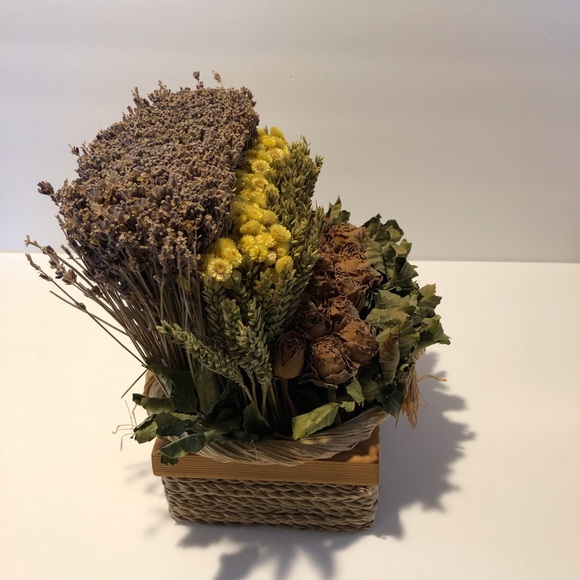 DRIED flowers scented centerpiece arrangement. - Picture 2 of 8